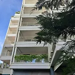 מלון דירות Marina Official 4*