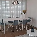 מלון דירות Marina Official קאורלה