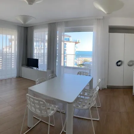 Lejlighedshotel Marina Official